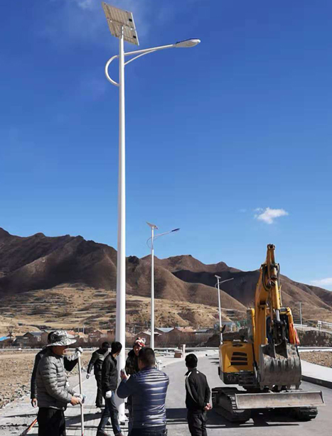 甘南碌曲10米轮台太阳能路灯项目