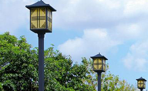 轮台庭院灯安装间距与布灯设计全解析